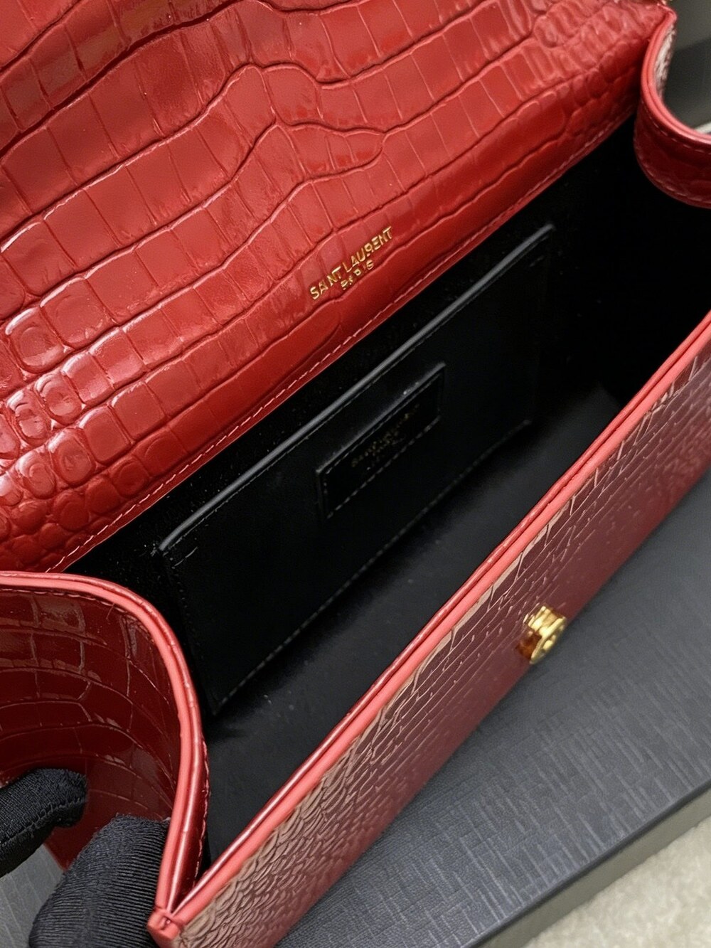 Yves Saint Laurent Red Calfskin Medium Kate Purse with Gold Tassel - Picture 2 of 8